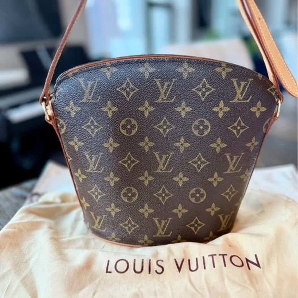 ⚡️👜Gorgeous Louis Vuitton LV Monogram Crossbody zipper Bag